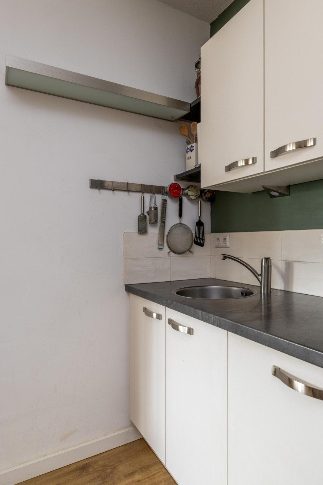 Moderne witte keuken 326cm met koelkast en combi-magnetron, Ophalen, Gebruikt, Wit, Enkelwandige keuken