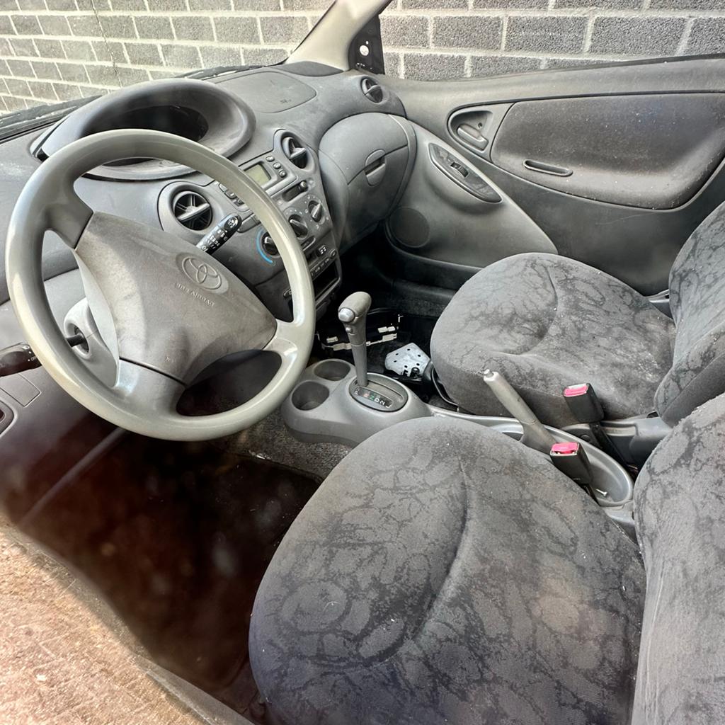Toyota Yaris 1.3 16V 3DR Linea SOL AUT 2001 Zwart, Auto's, Toyota, 1299 cc, 15 km/l, 31 €/maand, 4 cilinders