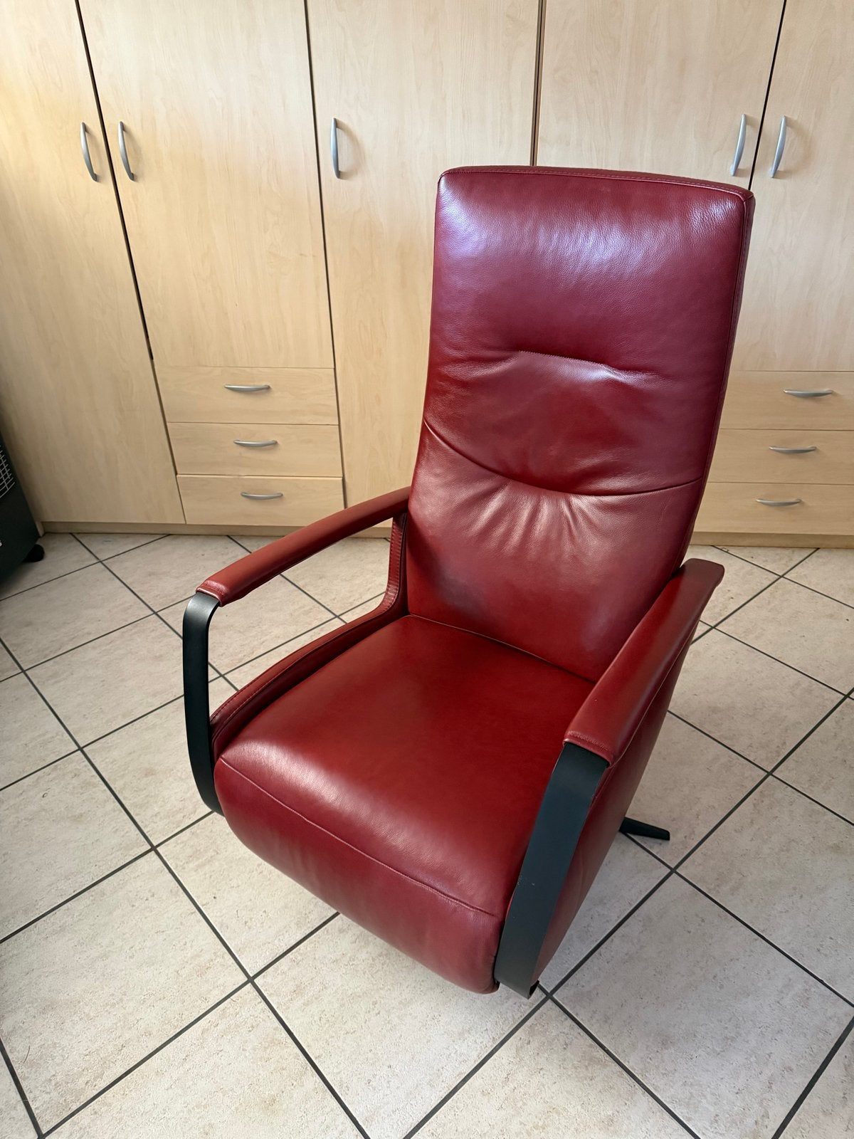 Luxe rode leren relaxfauteuil - Ingekort model (hoogte), Ophalen, Leer, Zo goed als nieuw, Eén