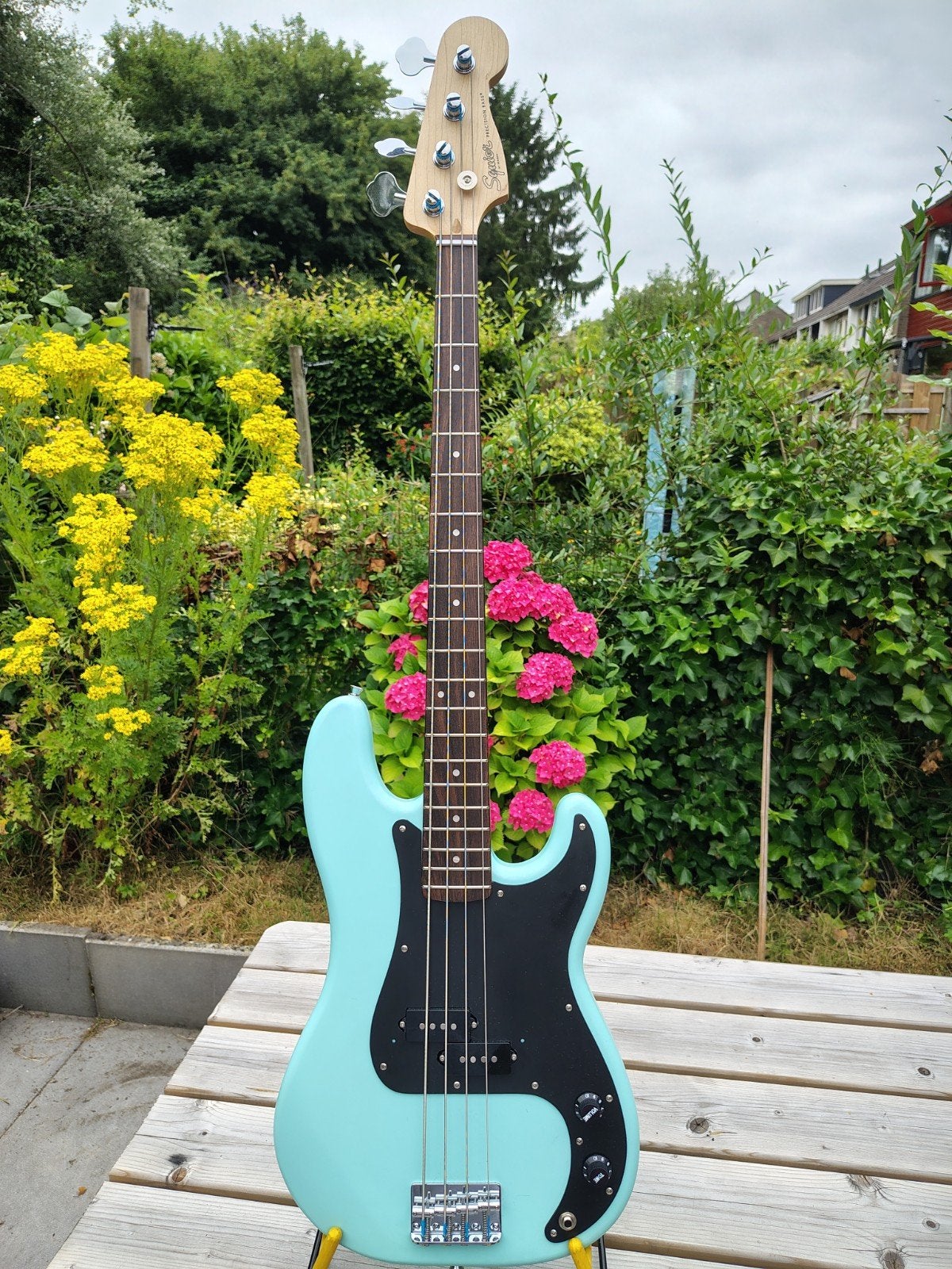 Squier Precision Bass zgan met upgrades, Ophalen, Zo goed als nieuw, Elektrisch