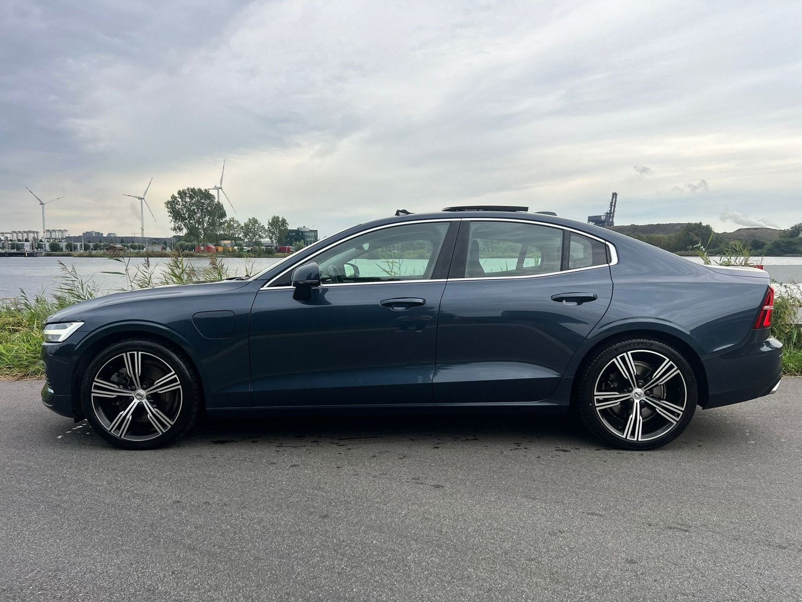 Volvo S60 T8 Recharge Inscription AWD 390pk 2020 alle opties, Auto's, Automaat, Blauw, S60, Plug-in hybride