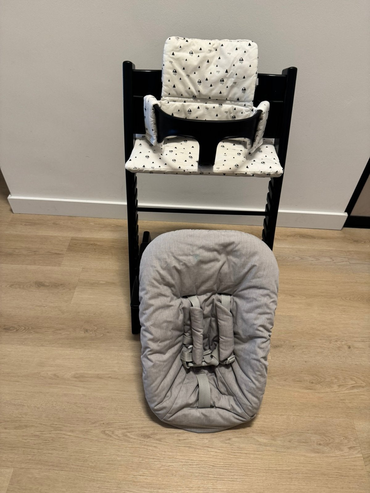 Stokke tripp trapp trip trap kinderstoel met newborn zwart, Ophalen, Zo goed als nieuw, Meegroeistoel