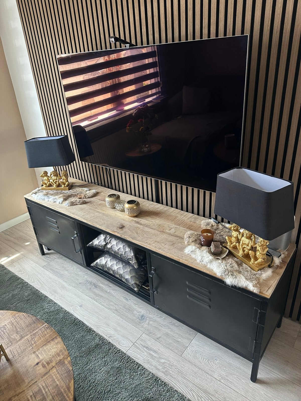 Industriële TV-meubel met houten blad en metalen kastjes, Ophalen, Gebruikt, 150 tot 200 cm, Minder dan 100 cm