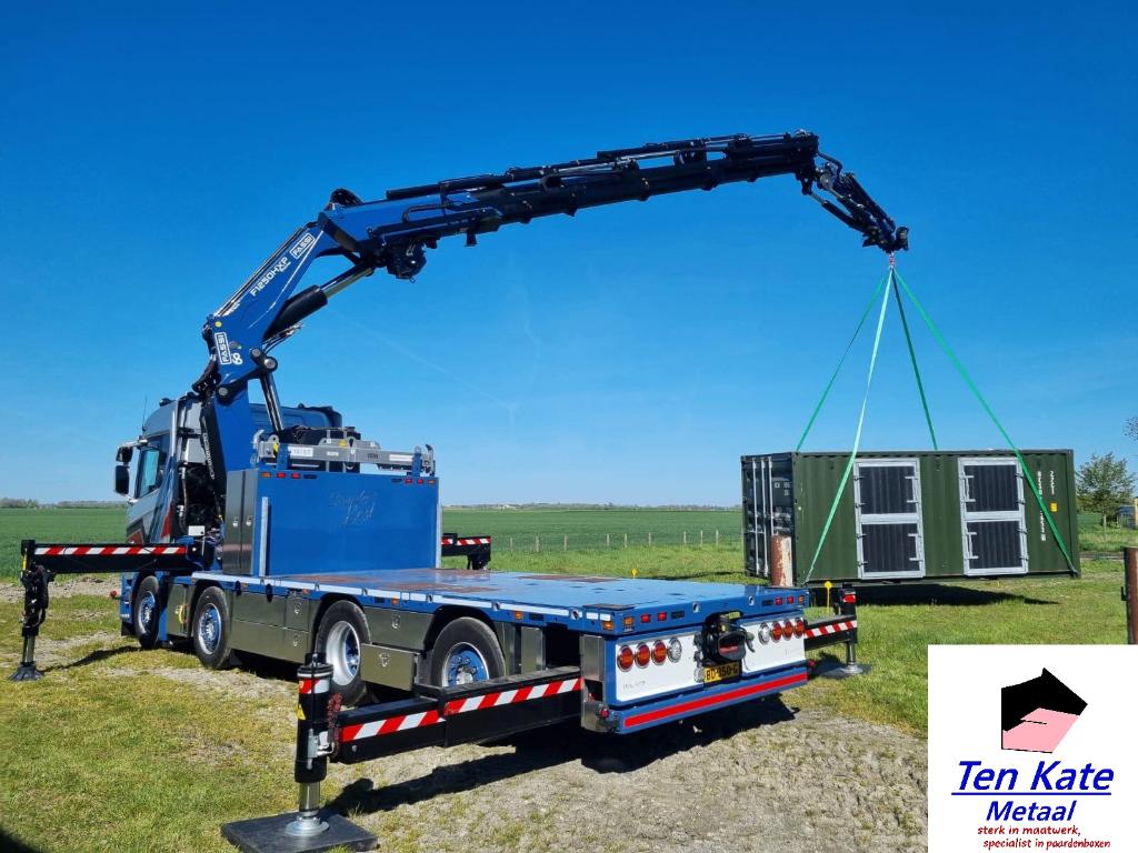 20 FT stalcontainer NIEUW, Weidegang, 2 of 3 paarden of pony's