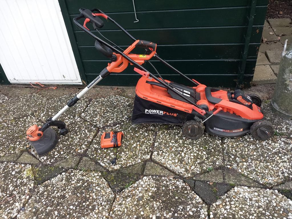 Power Plus Gazonmaaier en Trimmer met Lader, Tuin en Terras, Ophalen, Cirkelmaaier, Gebruikt, Accu-grasmaaier