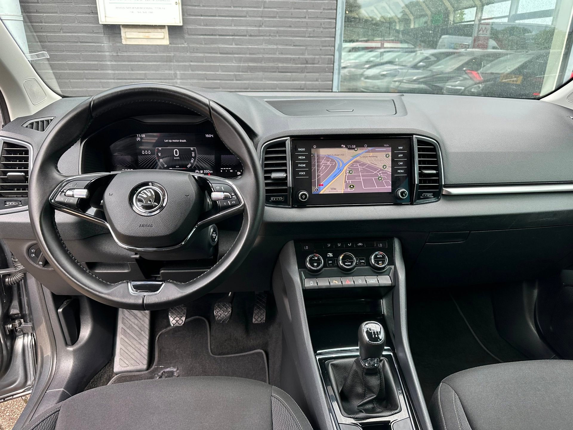 Skoda Karoq 1.5 TSI ACT Business Edition/CAMERA/CARPLAY/NL-A, Voorwielaandrijving, Stof, Euro 6, 4 cilinders