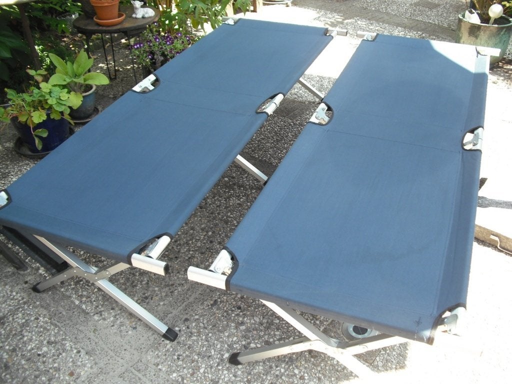 Twee kampeer veldbedden 190 x65cm compleet in draagtassen, Ophalen, Gebruikt