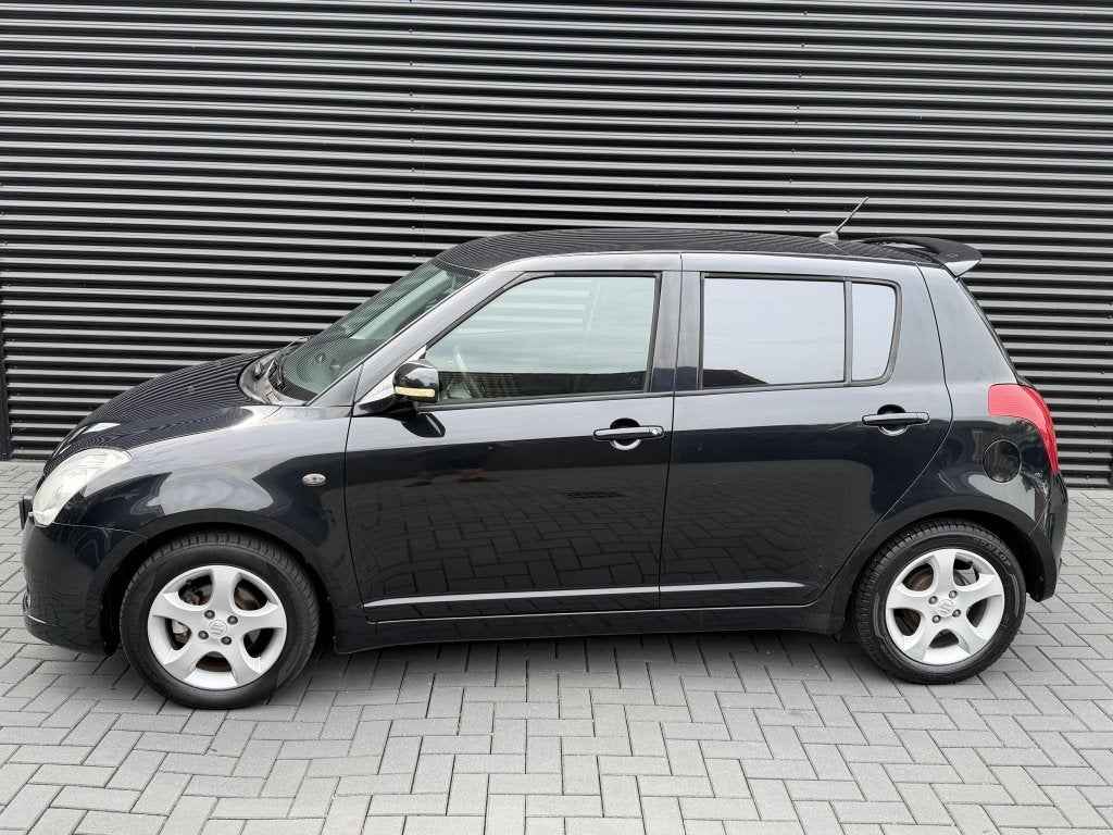 Suzuki Swift 1.3 Shogun| 5DRS| ZWART| AIRCO| CRUISE| PDC| NA, Stof, 965 kg, 400 kg, Origineel Nederlands