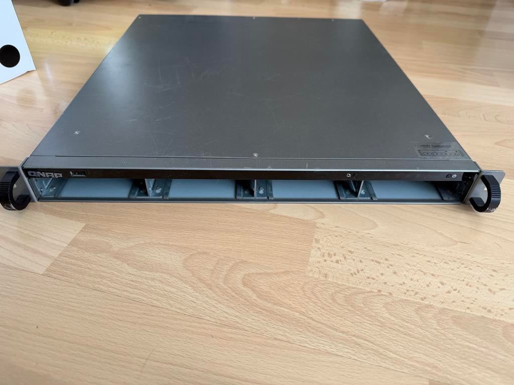 QNAP TS-421U NAS | 4-bay rack up zonder trays, Computers en Software, NAS, Ophalen of Verzenden, Gebruikt
