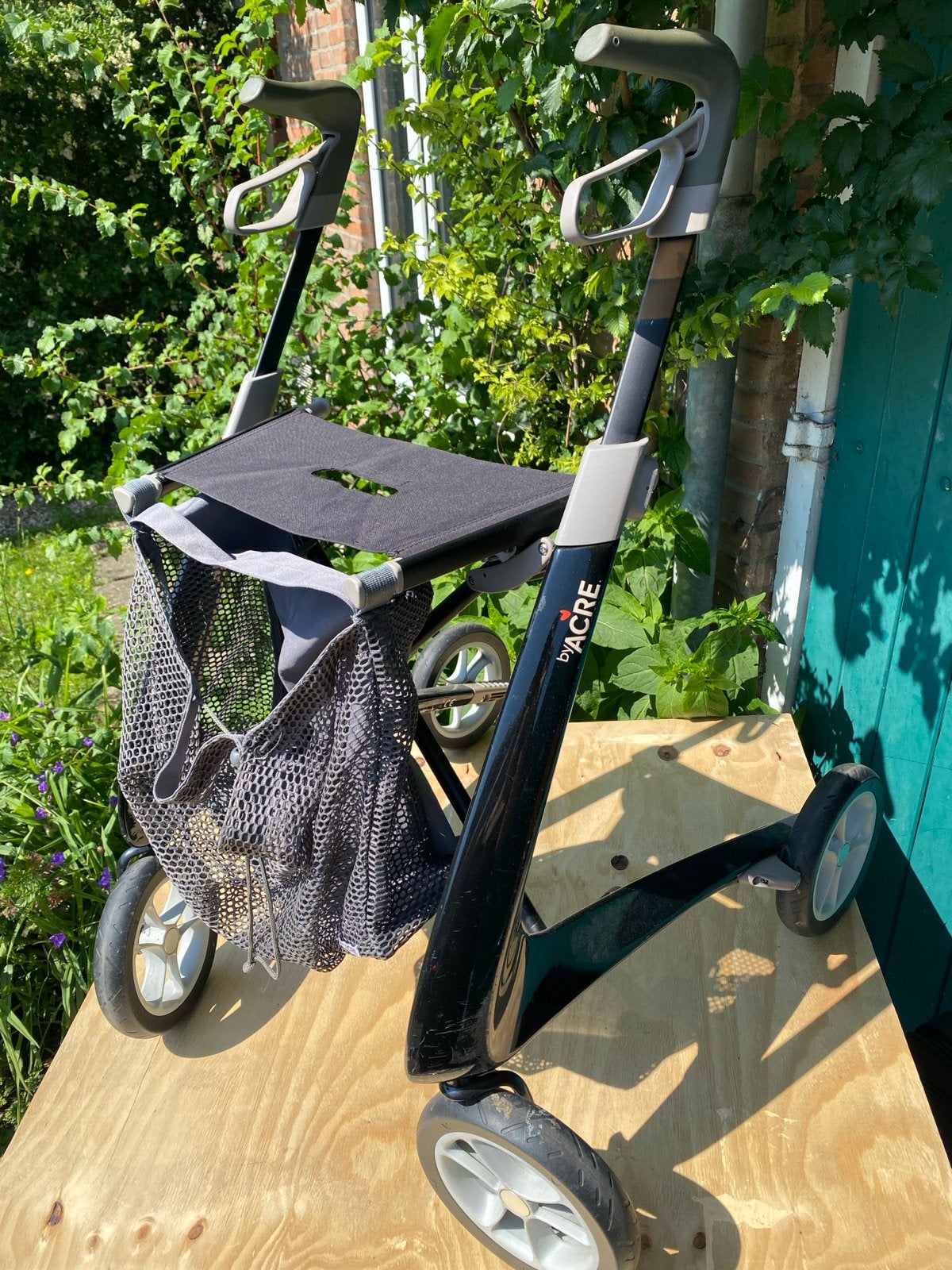 Acre, carbon- ultralicht rollator, zwart. ZGAN., Diversen, Rollators, Ophalen, Opvouwbaar, Zo goed als nieuw