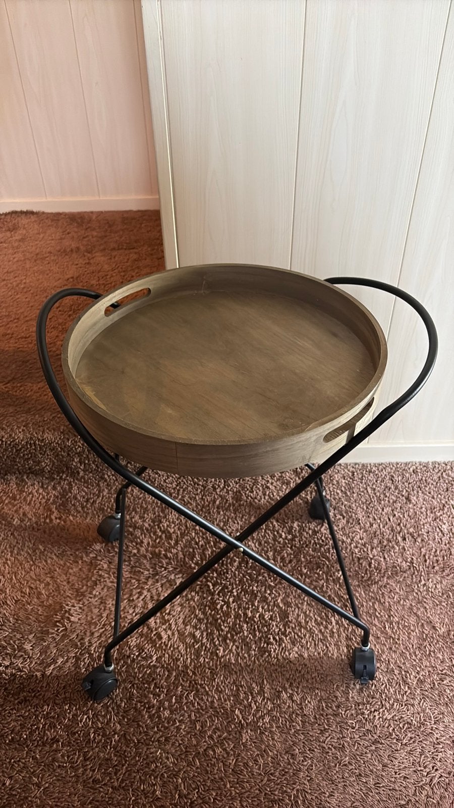 Bijzet tafel met wieltjes, Huis en Inrichting, Tafels | Bijzettafels, Minder dan 55 cm, Rond, Zo goed als nieuw, Ophalen