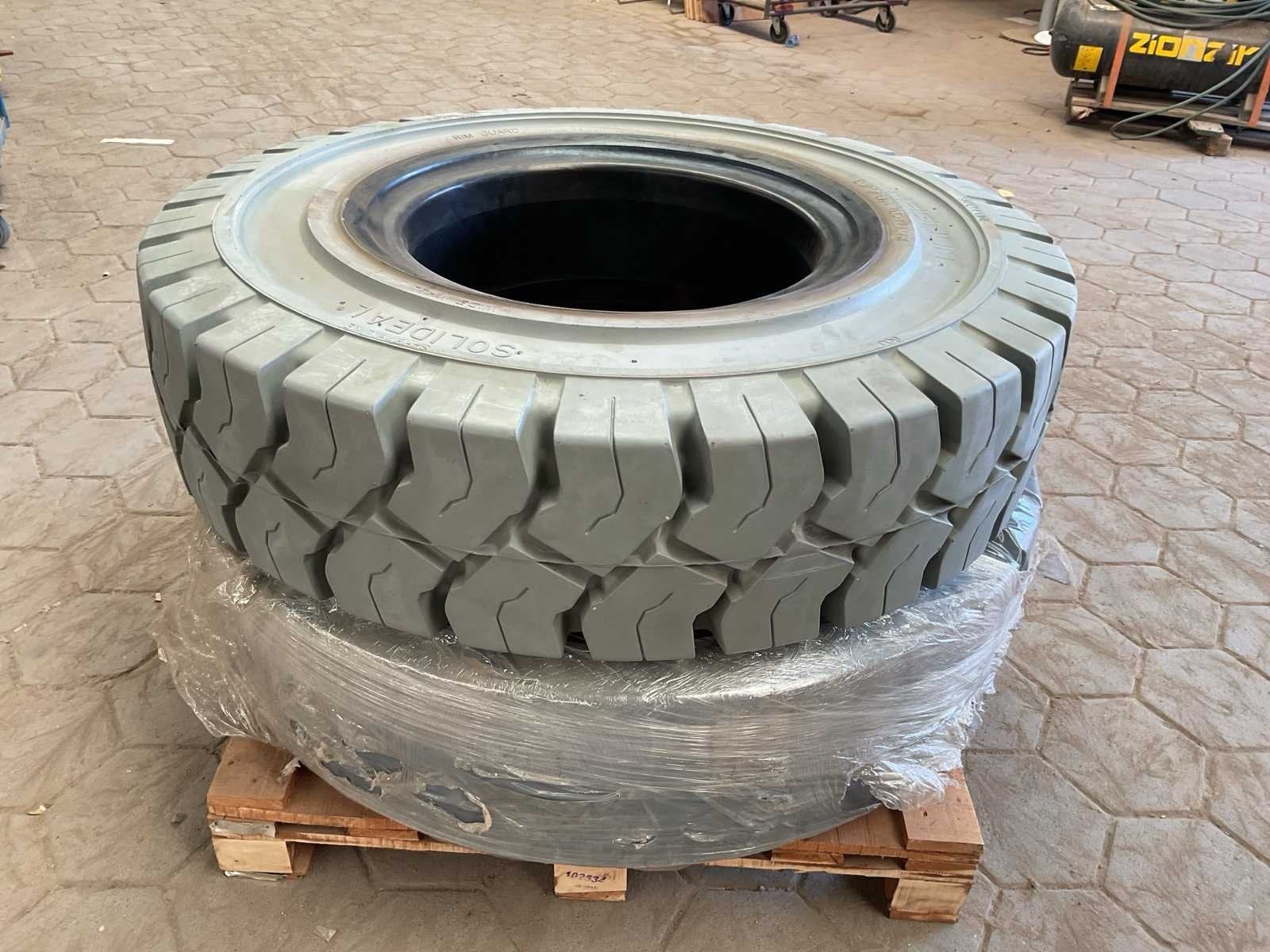 Magnum 14.00-24 Wielen (2x), Gebruikt