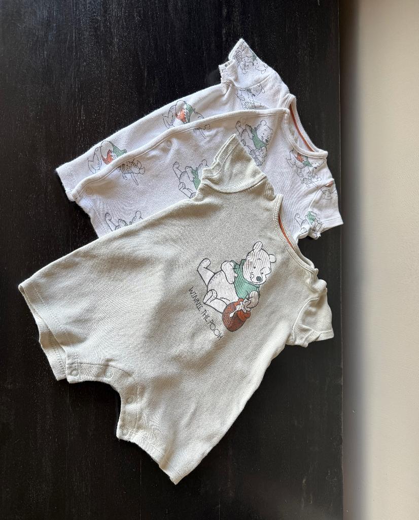 Twee zomerse boxpakjes Winnie the Pooh; maat 68, Gebruikt, Ophalen of Verzenden, Pakje, Jongetje