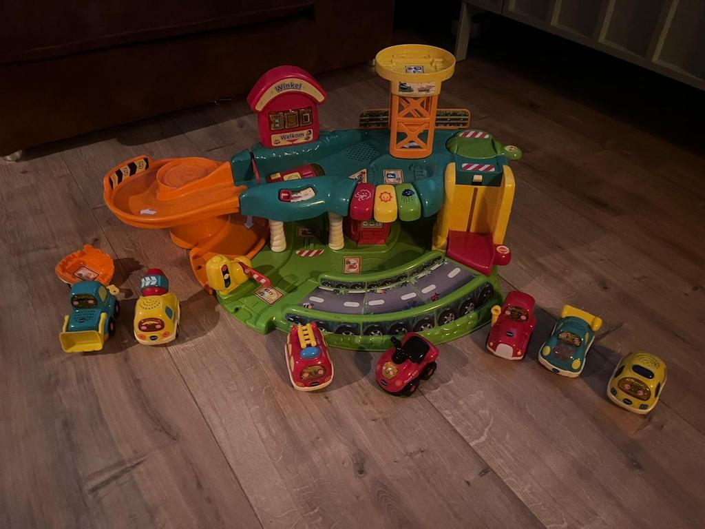 VTech Toet Toet Auto's Garage met 7 voertuigen (meertalig), Ophalen of Verzenden, Zo goed als nieuw, 2 tot 4 jaar