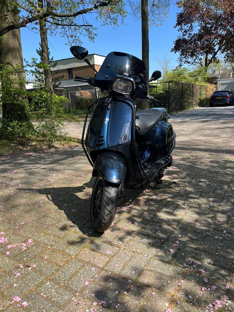 Vespa sprint midnight blue 50cc, Ophalen, Vespa S, Zo goed als nieuw, Benzine