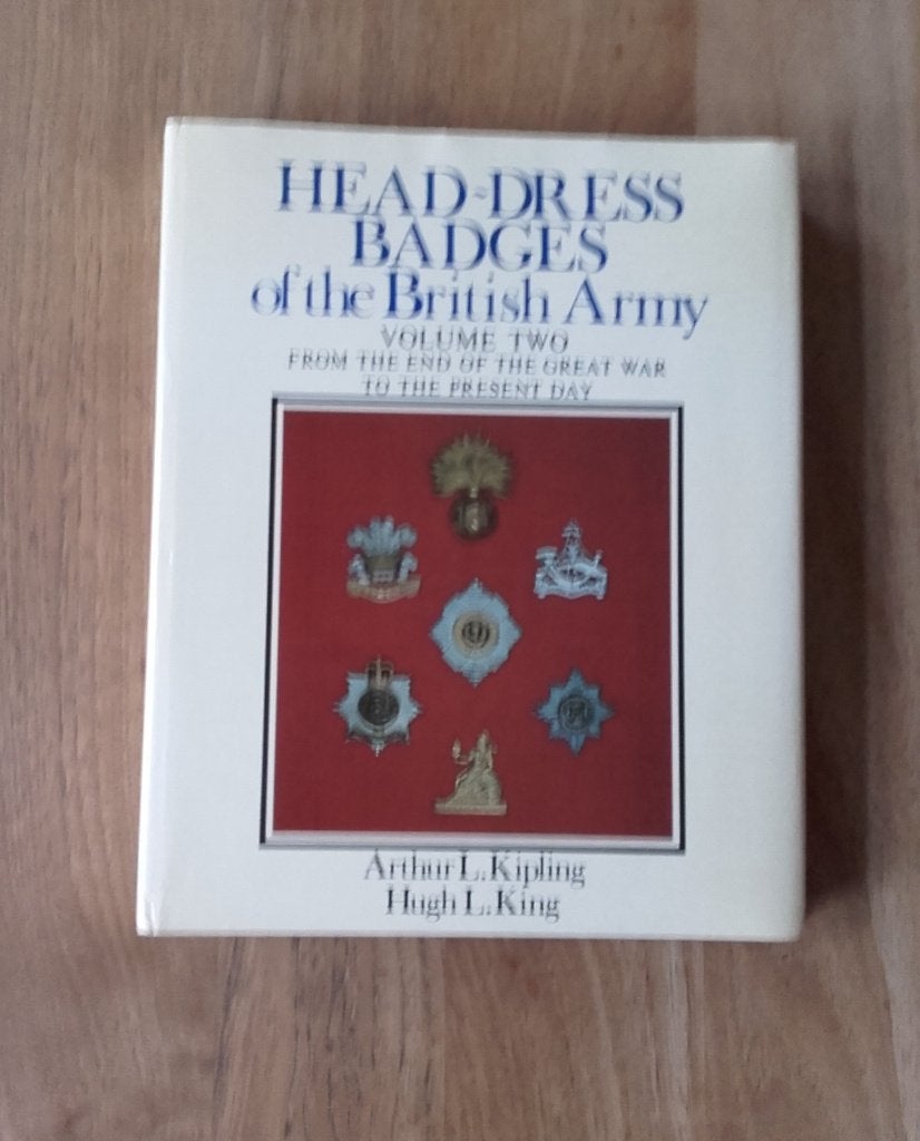 Head dress badges British army Britse leger boek, Ophalen of Verzenden, Overige soorten, Engeland, Boek of Tijdschrift