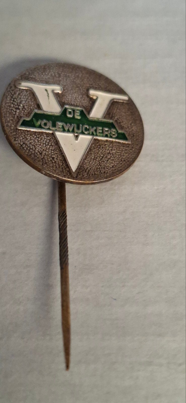 Vintage Speldje 'De Volewijckers', Ophalen of Verzenden, Gebruikt, Overige onderwerpen, Speldje of Pin