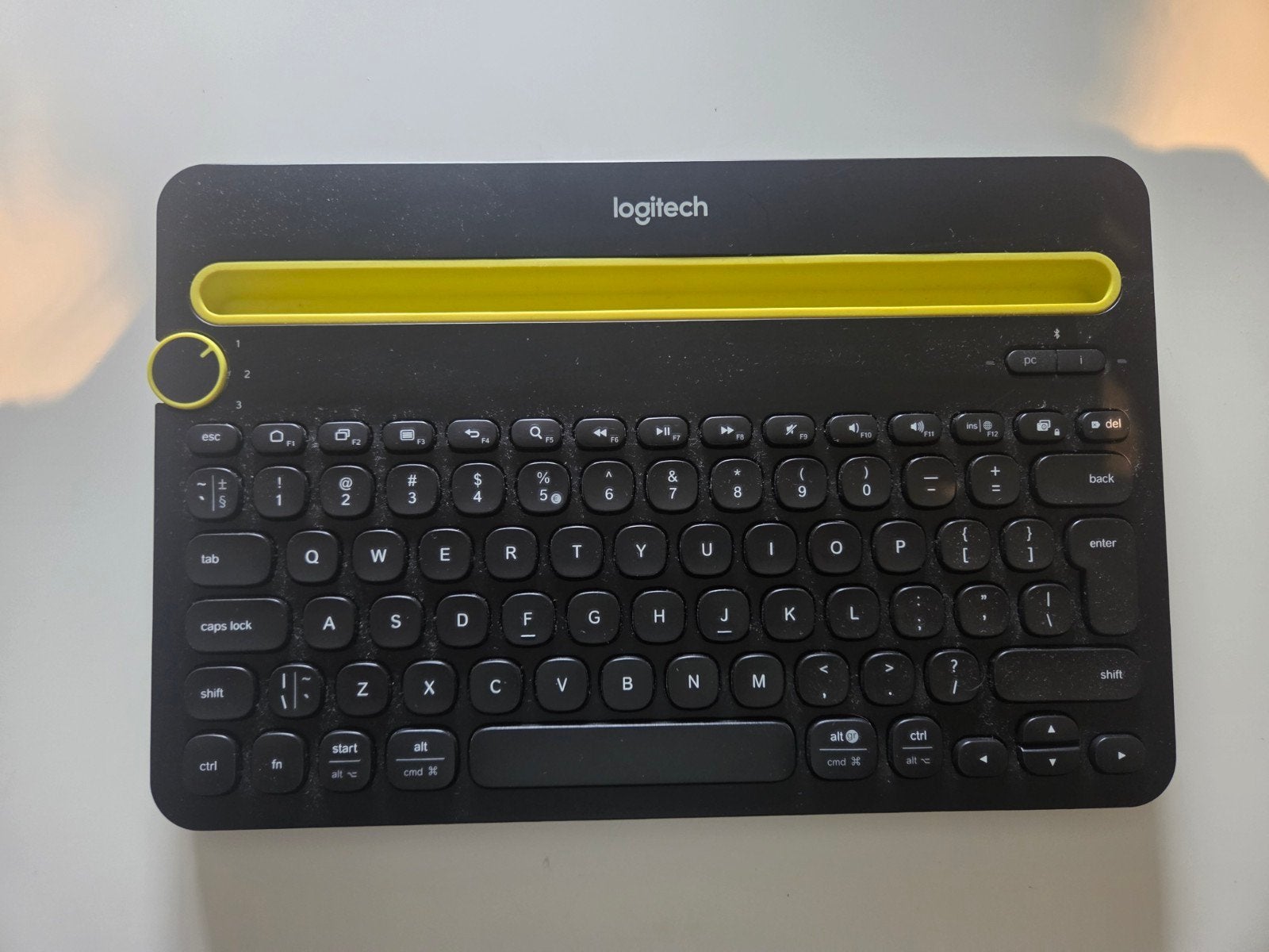 Logitech K480 Bluetooth Toetsenbord - Qwerty, Gebruikt, Ophalen of Verzenden, Draadloos, Qwerty
