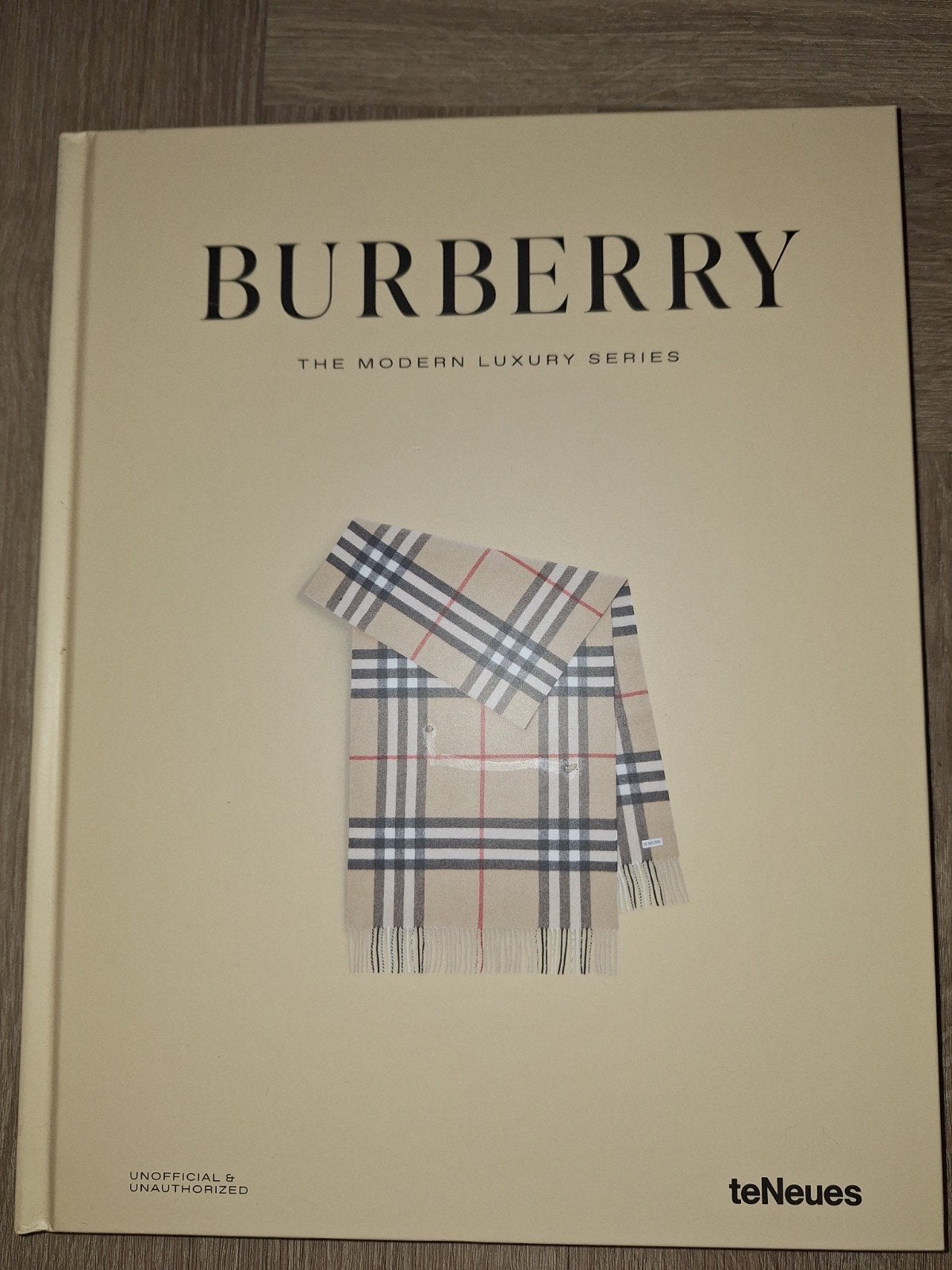 Burberry the modern luxury series, Verzenden, Nieuw, Overige onderwerpen