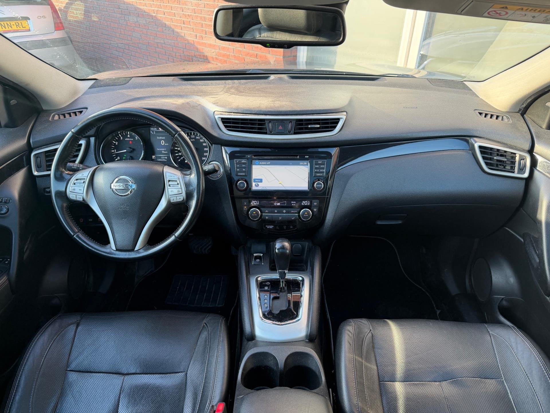 Nissan Qashqai 1.2 Tekna / Pano / Leder / Camera / DAB / Nav, Stof, Gebruikt, 4 cilinders, Met garantie (alle)