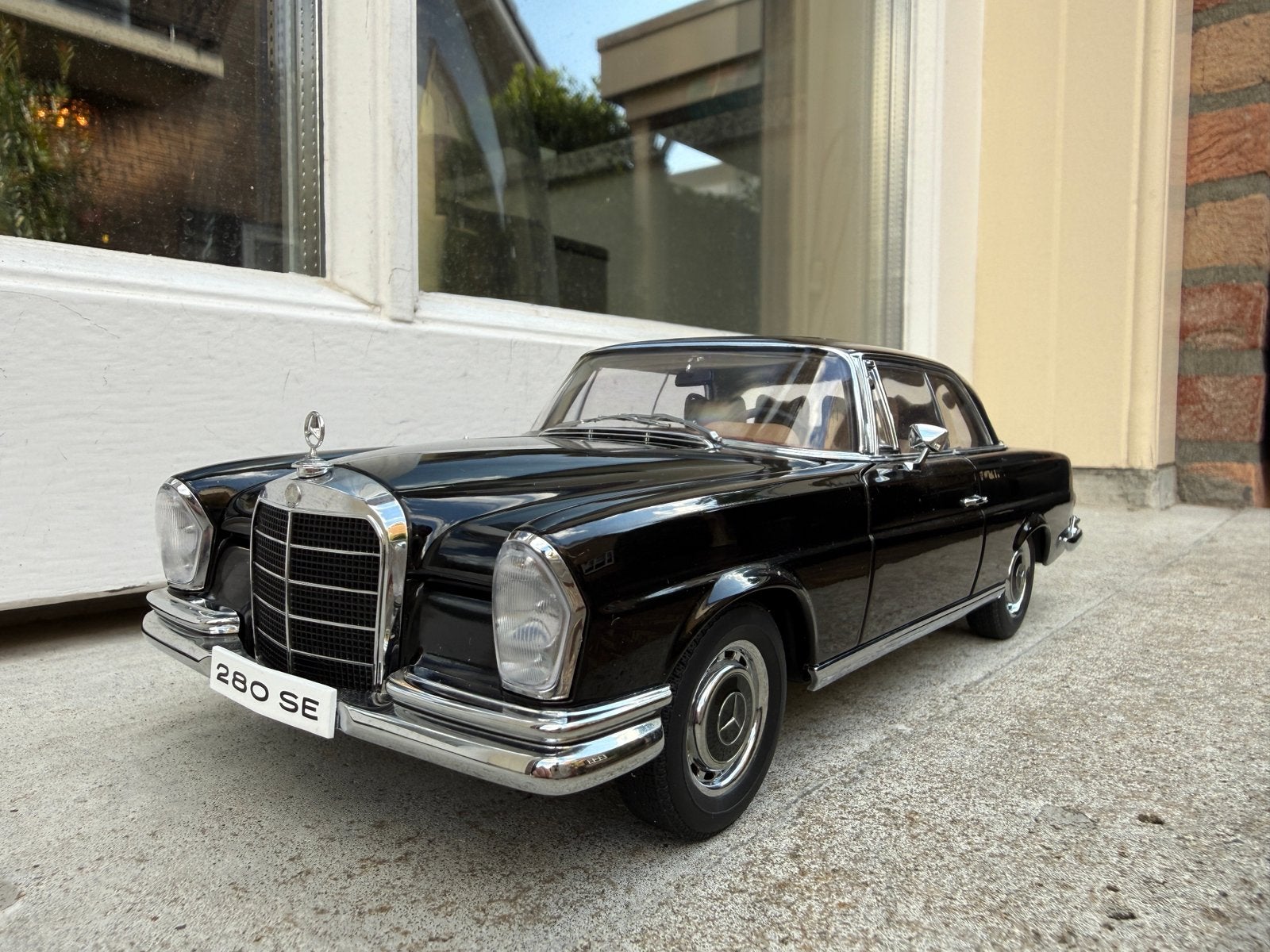 1:18 Mercedes 280 SE Coupe zwart 1968 Autoart 76286, Auto, Autoart, Ophalen of Verzenden, Zo goed als nieuw