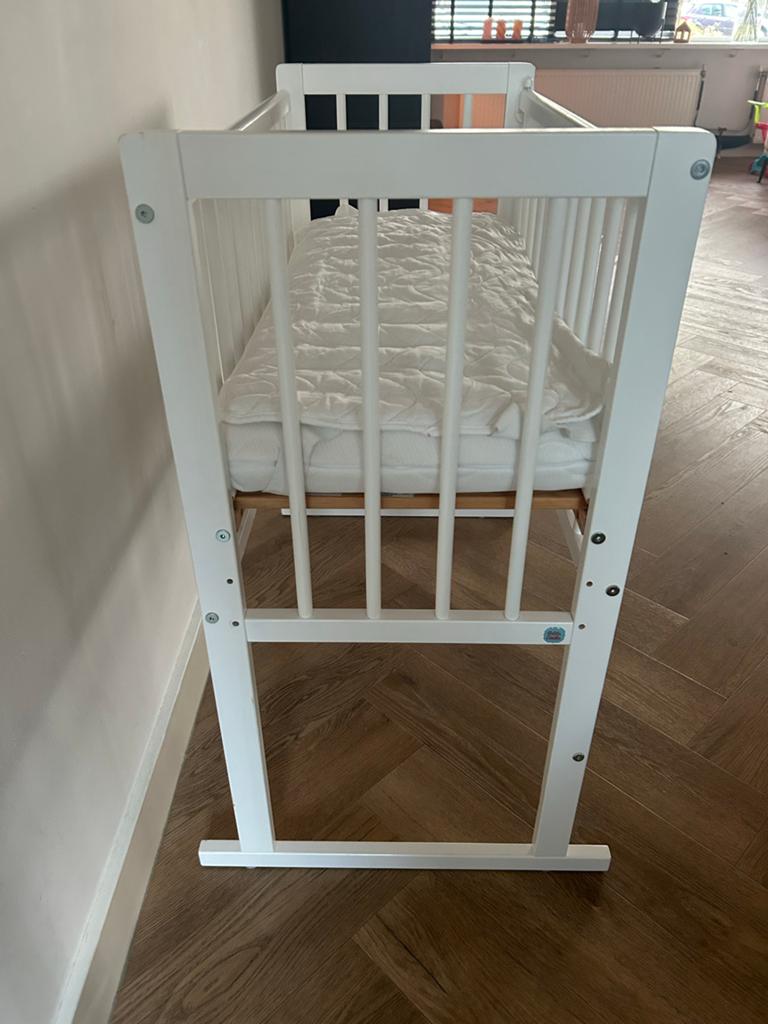 Witte co-sleeper van Petit Amelie, Kinderen en Baby's, Babywiegjes en Ledikanten, Ophalen, Zo goed als nieuw, Wieg