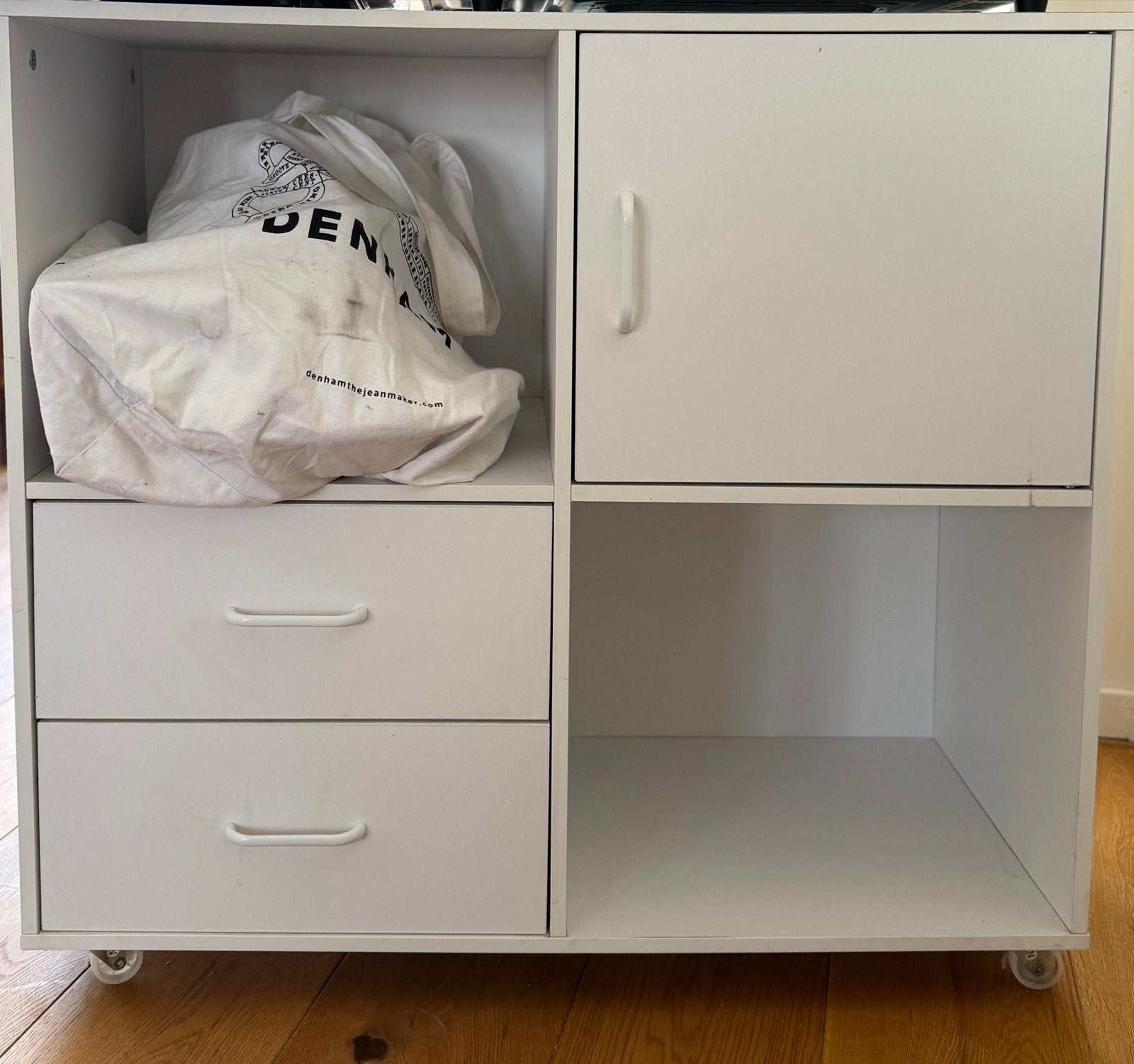 Wit kastje op wieltjes, ideaal voor kleine keuken, Huis en Inrichting, Kasten | Overige, Ophalen, Zo goed als nieuw