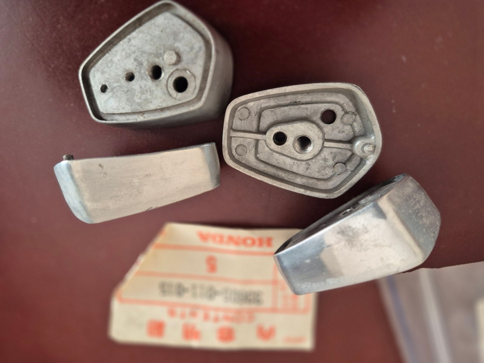 Honda c110 achterknipperlicht steun. NOS, Fietsen en Brommers, Brommeronderdelen | Oldtimers, Ophalen of Verzenden, Nieuw, Overige typen