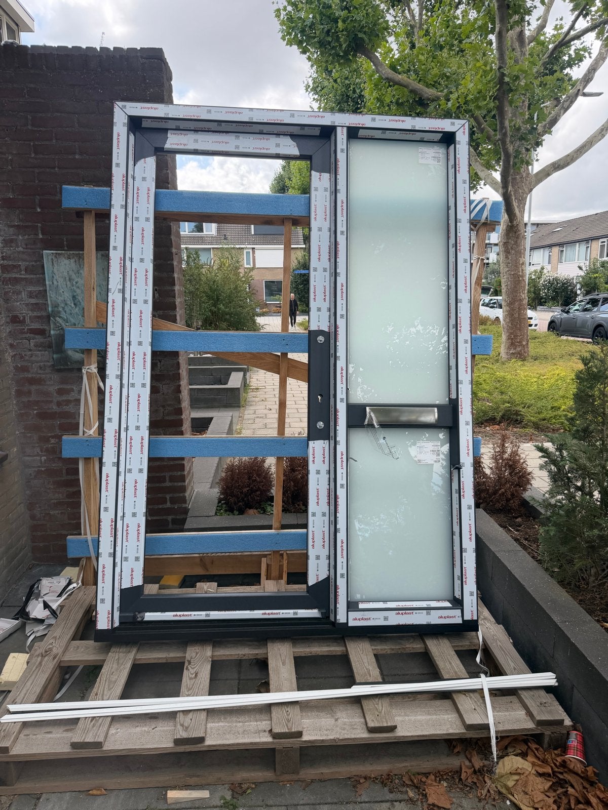 Nieuwe kunststof voordeur met zijpaneel, Doe-het-zelf en Verbouw, Deuren en Horren, Kunststof, Nieuw, Ophalen of Verzenden, Buitendeur