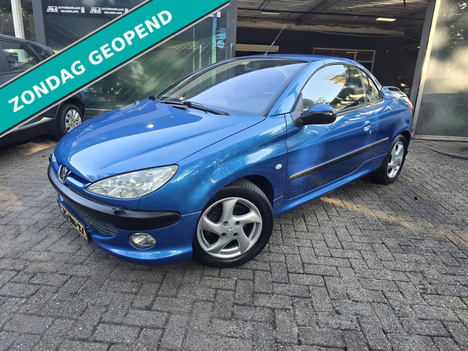 Peugeot 206 CC 1.6-16V Premium | NIEUWE APK | AUTOMAAT | AIR, Auto's, Peugeot, Stof, Gebruikt, 4 cilinders, Cabriolet