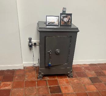 Antieke stalen kluis / brandkast – industrieel – decoratief, Antiek en Kunst, Ophalen