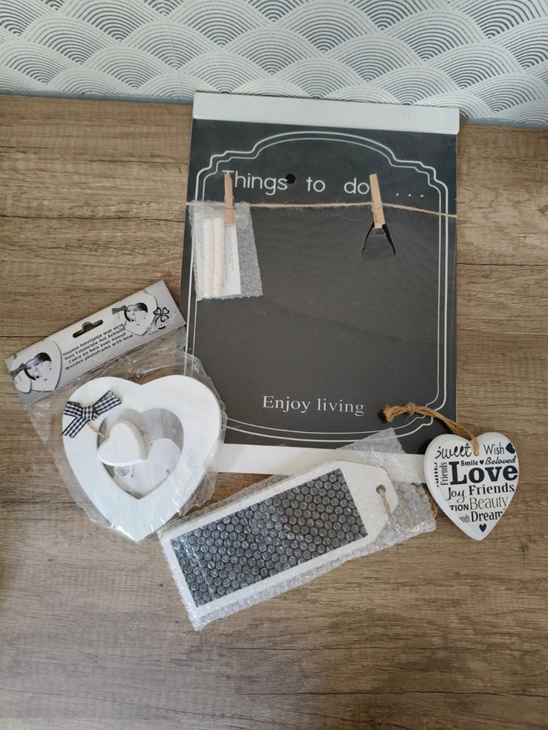 Krijtbordjes, fotolijstje en harten hanger met tekst, Ophalen of Verzenden, Nieuw, Wit, Hout