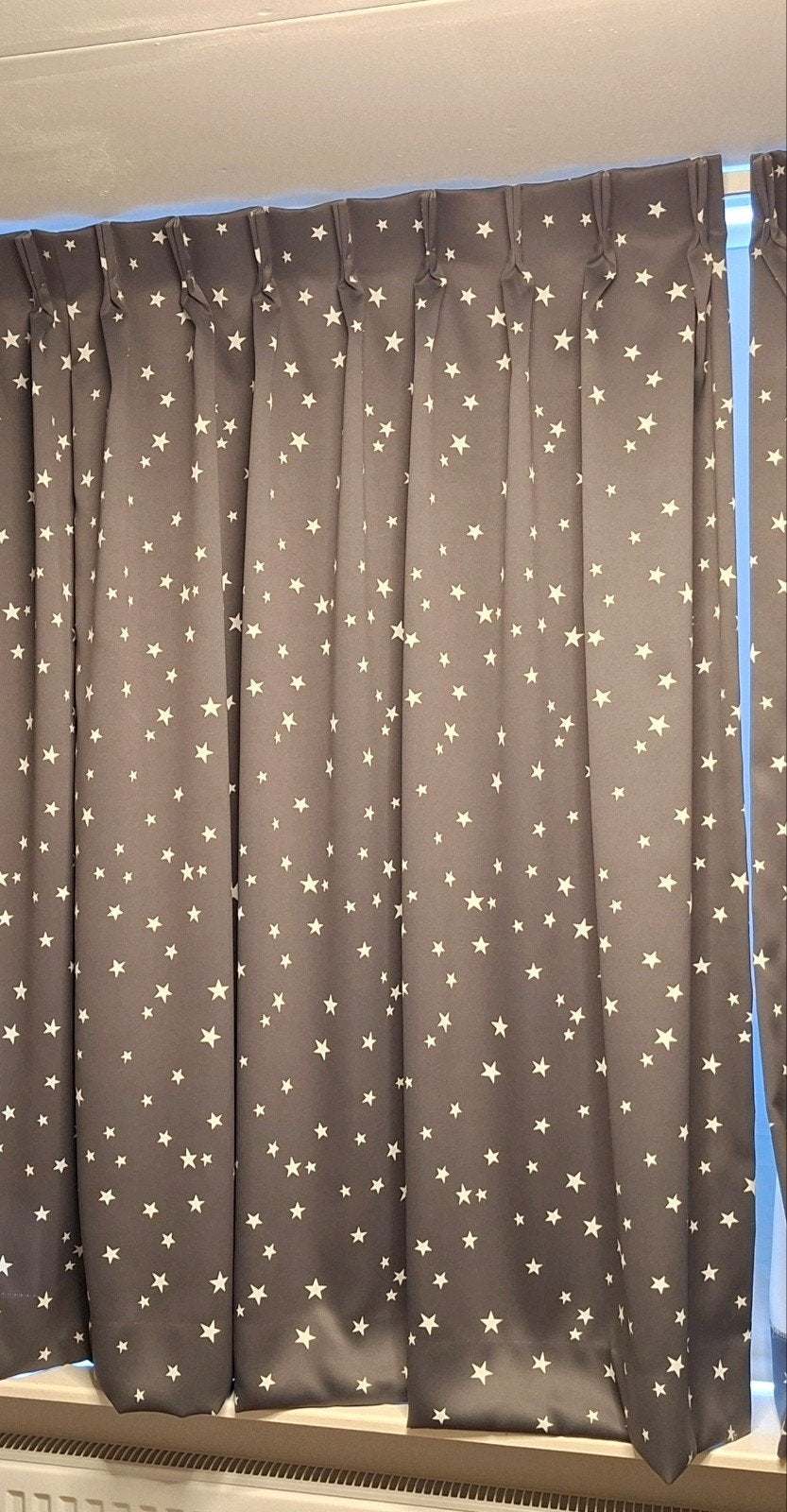 Verduisterende gordijnen met sterrenpatroon, Ophalen, Gebruikt, Plooiafwerking, Gordijn