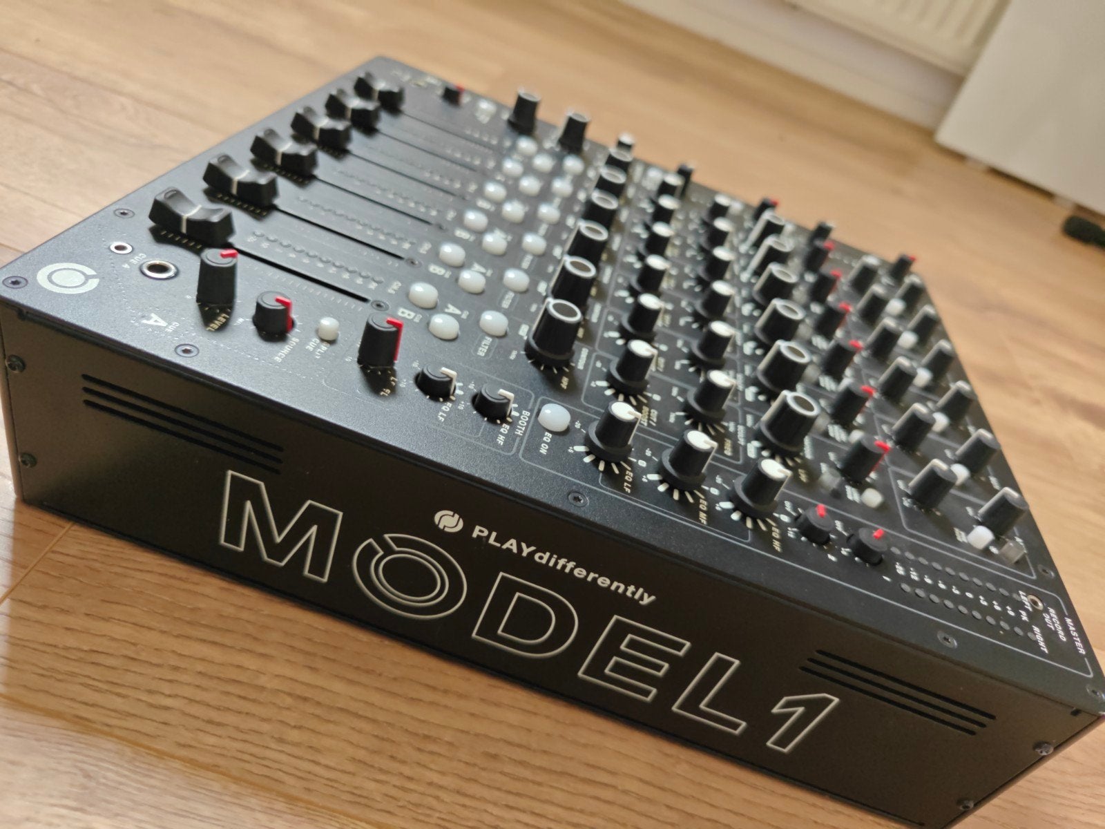 PLAYdifferently MODEL 1 DJ Mixer - Professionele Mengtafel, Ophalen of Verzenden, Zo goed als nieuw, 5 tot 10 kanalen