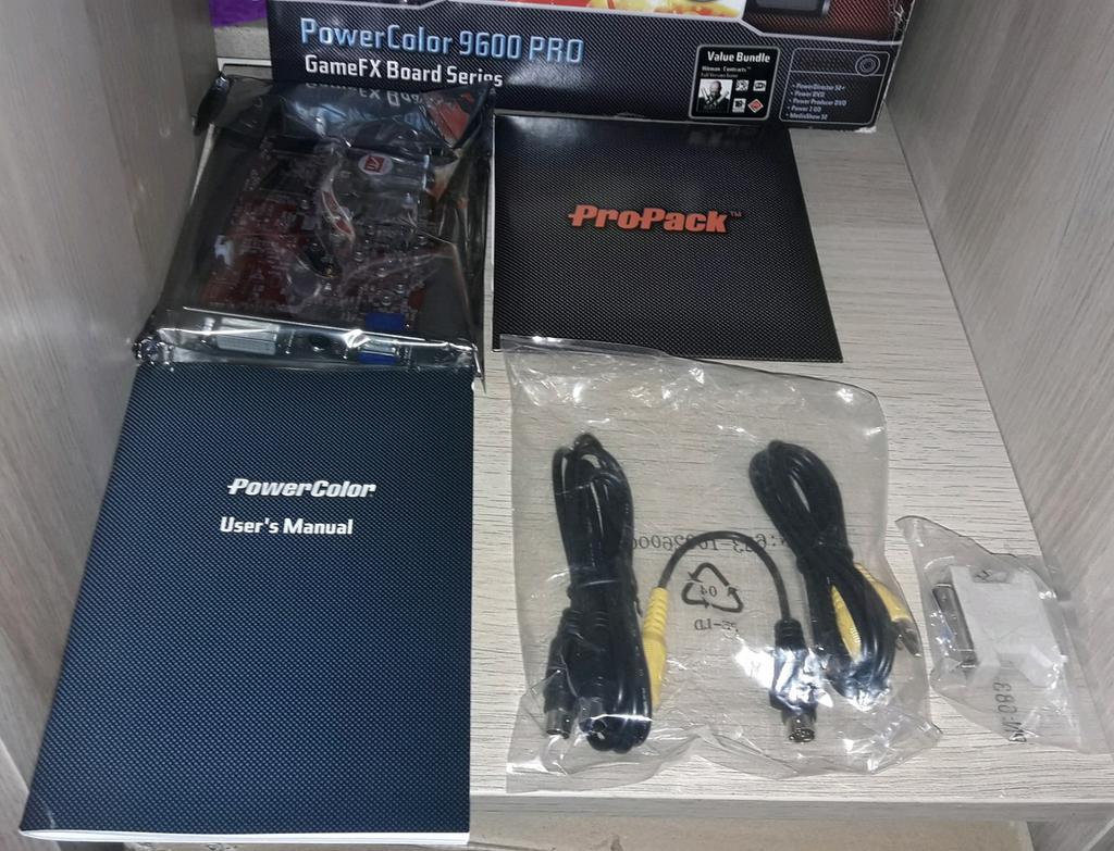 ATI Radeon powercolor 9600 Pro (nieuw in verpakking) Vintage, Ophalen of Verzenden, Nieuw, DVI