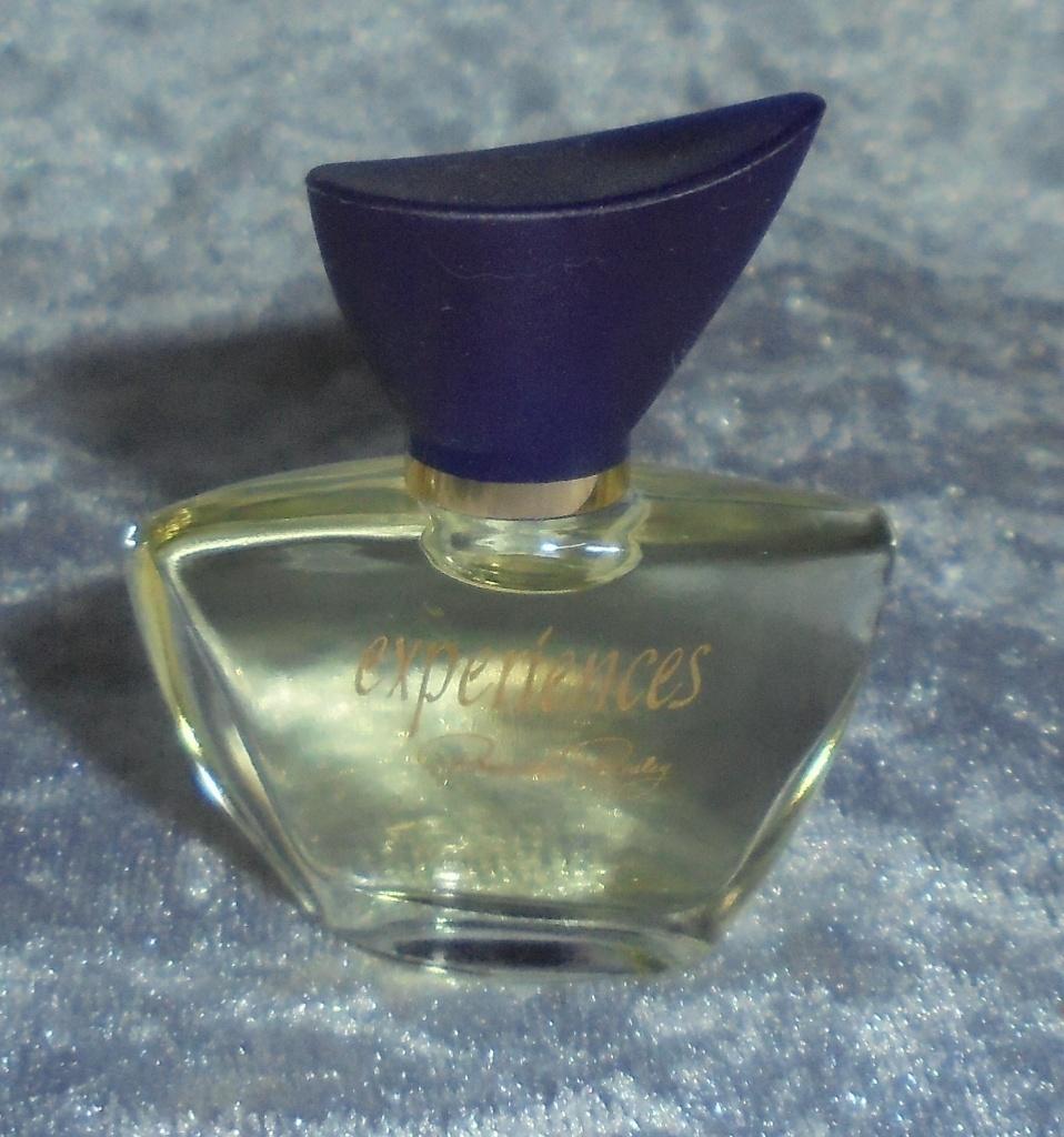 Volle parfum mini  Priscilla presley Experiences, Ophalen of Verzenden, Zo goed als nieuw, Miniatuur, Gevuld