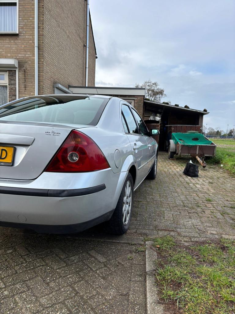 Ford Mondeo 1.8 16V 92KW Sedan 2001 Grijs, Auto's, Ford, Particulier, Mondeo, Trekhaak, Benzine, B, Sedan, Handgeschakeld, Origineel Nederlands