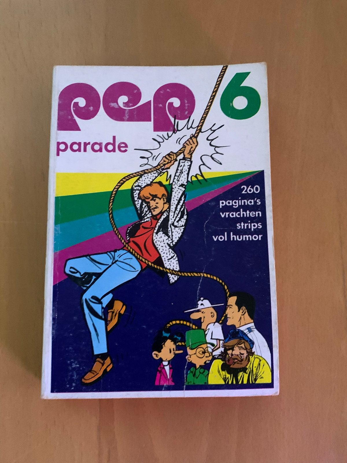 Pep Parade 6 - 260 pagina's strips vol humor, Boeken, Eén stripboek, Ophalen of Verzenden, Gelezen