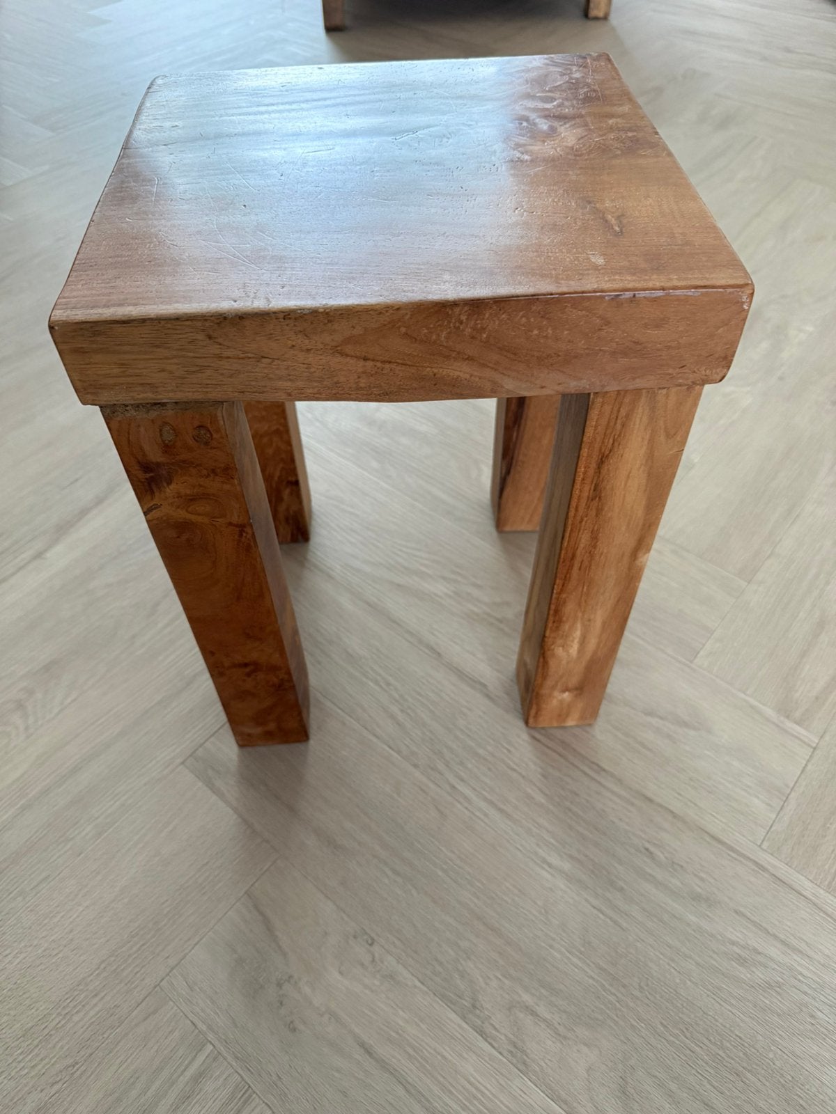 Houten krukje/ bijzet tafel te, Ophalen, Zo goed als nieuw, Rond, Minder dan 55 cm