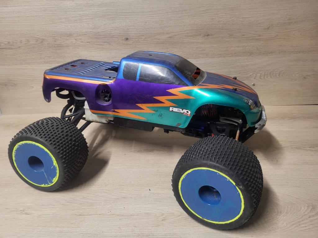 Traxxas revo roller/chassis 1/8, Ophalen of Verzenden, Zo goed als nieuw, Auto onroad