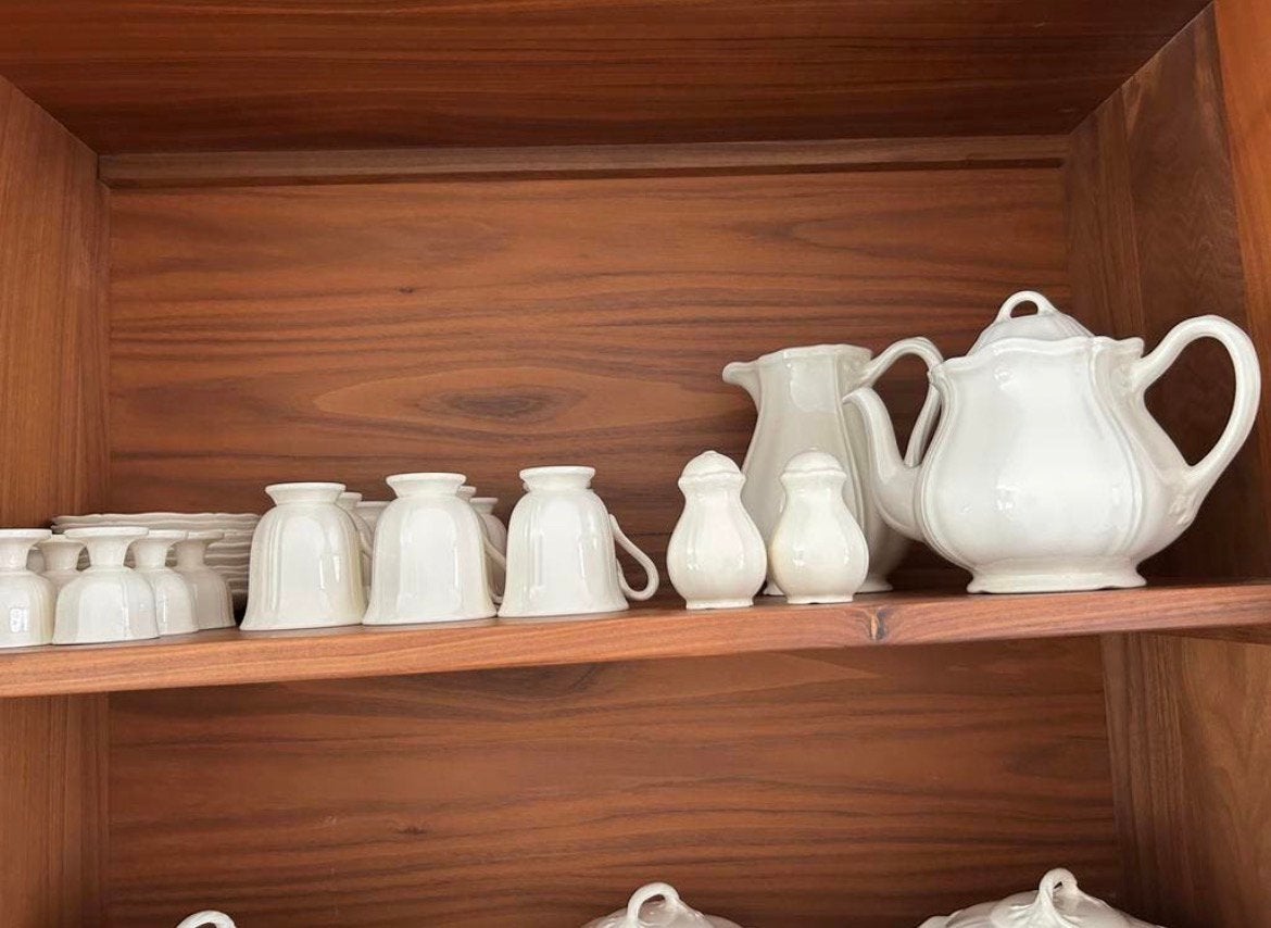 Uitgebreid wedgwood queens plain servies, Ophalen