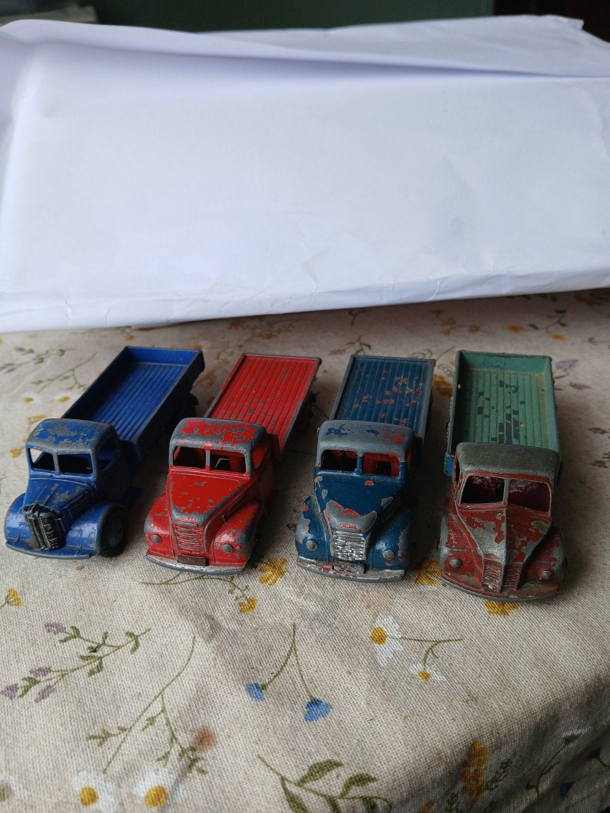 3x Dinky toys vrachtwagen. Fordson en Dodge, opknapp, Ophalen of Verzenden, Gebruikt, Auto, Dinky Toys