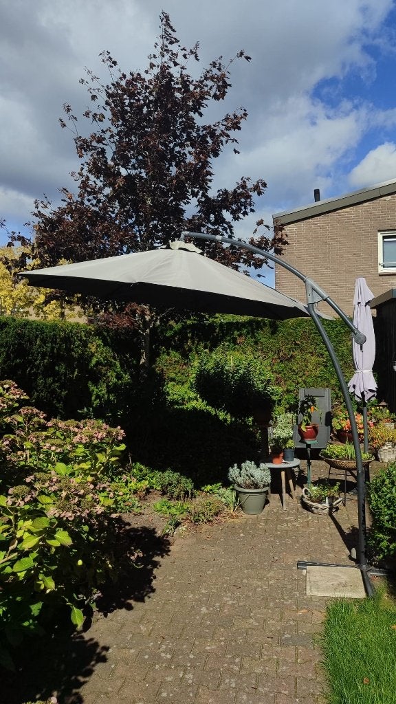 Zweefparasol 30 euro, Gebruikt, Zweefparasol, Kantelbaar, 2 tot 3 meter