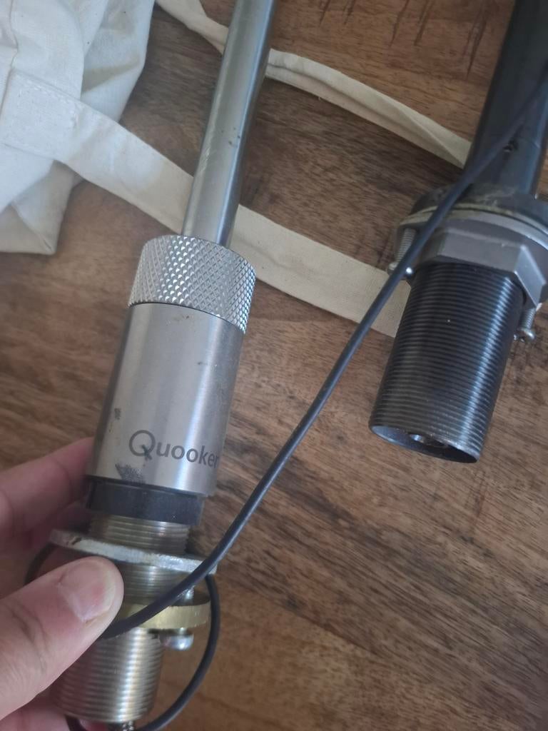 Quooker kraan en een zwarte kraan, Ophalen of Verzenden, Metaal, Meerkleurig, Overige merken