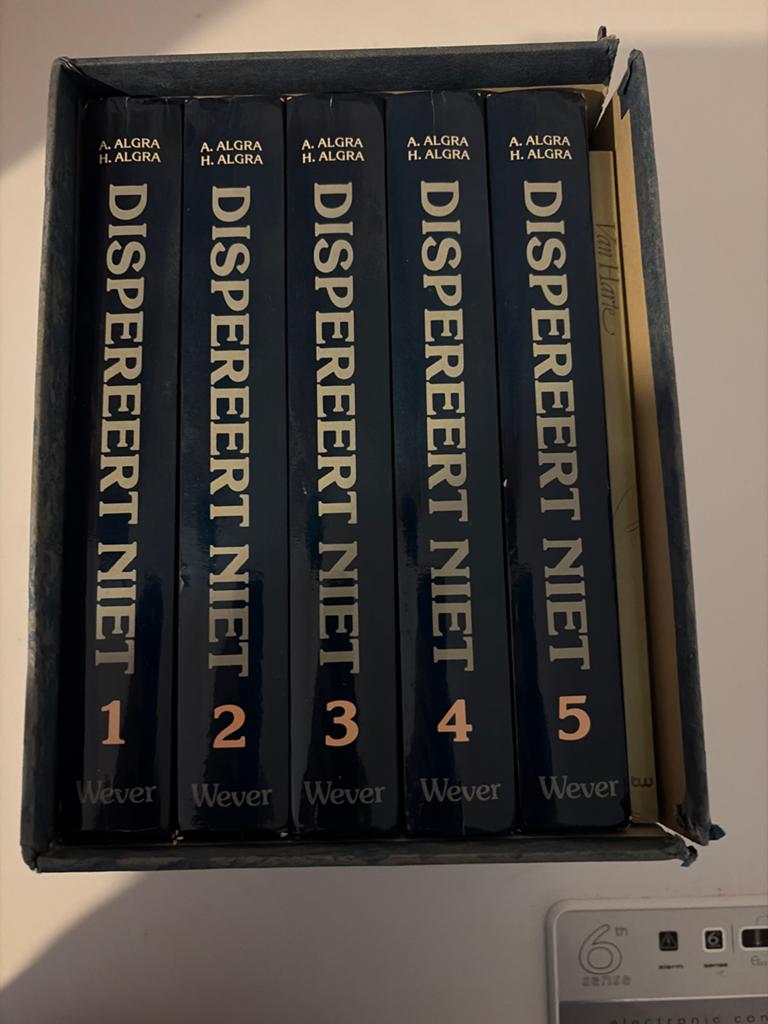 Dispereert Niet - Complete 5-delige serie door A. Algra, Boeken, Ophalen of Verzenden, Zo goed als nieuw