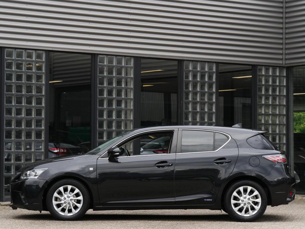 Lexus CT 200h 25th EDITION/ LEER/ CAMERA/ AFN. TREKHAAK, 1345 kg, Gebruikt, 4 cilinders, Zwart