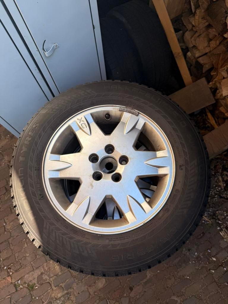 Volvo XC70 spijkerbanden Nokian 215/65R16, Ophalen, Volvo
