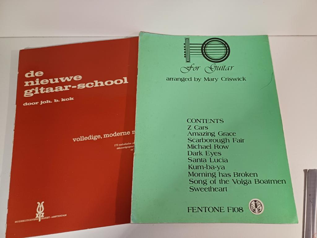 Zgan GItaarbladmuziek lesboek en voordrachtsboek, Muziek en Instrumenten, Bladmuziek, Ophalen of Verzenden, Zo goed als nieuw