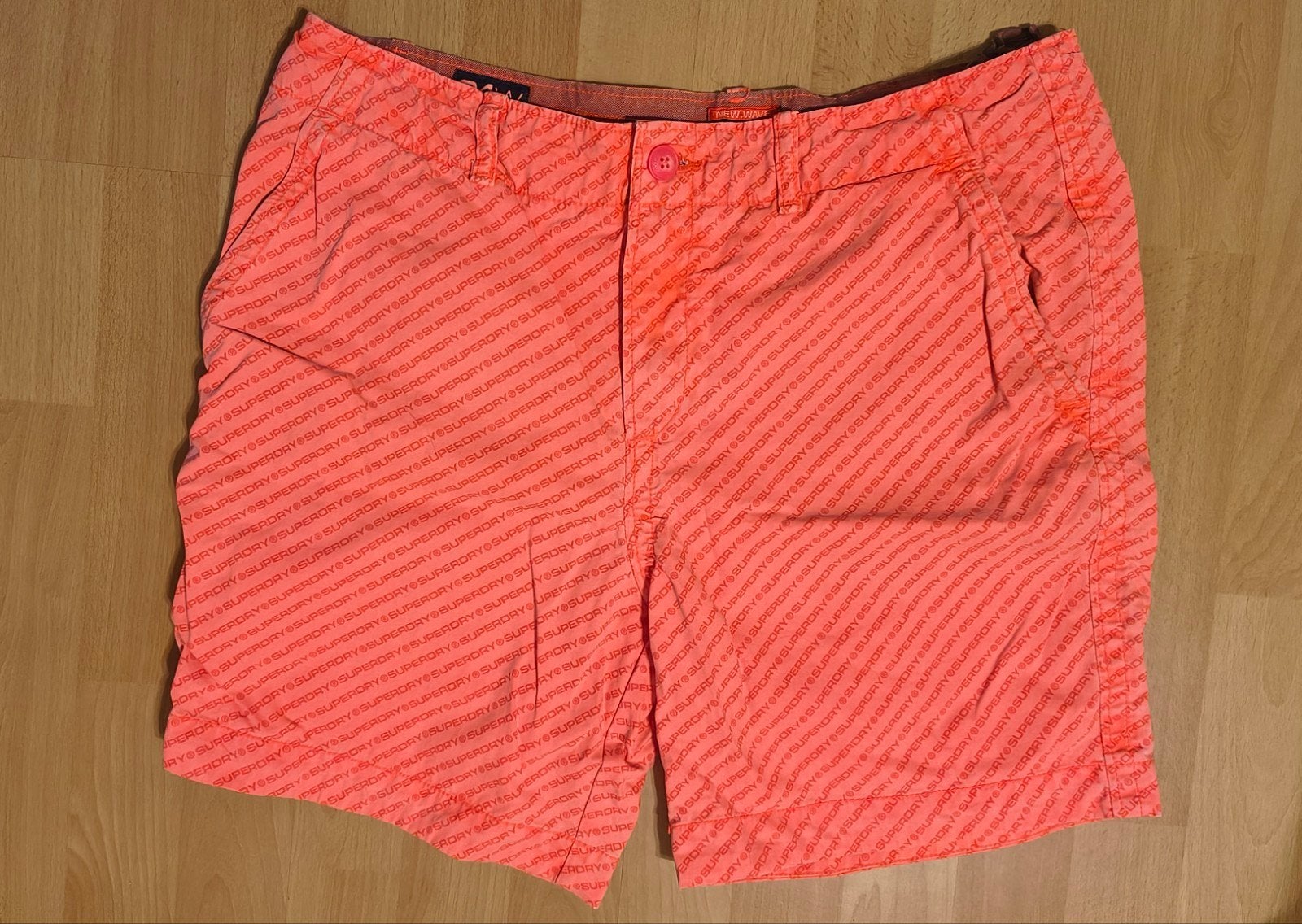Superdry Chino Short Neon Oranje Maat 34W, Maat 52/54 (L), Oranje, Ophalen of Verzenden, Gedragen