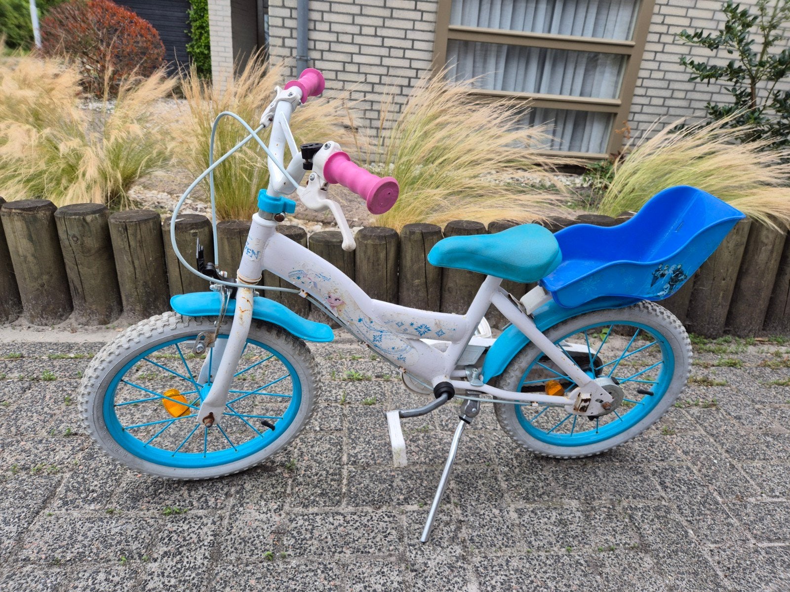 16 inch Frozen fiets met standaard en zitje, Fietsen en Brommers, Fietsen | Kinderfietsjes, Ophalen of Verzenden, Gebruikt, Velgrem